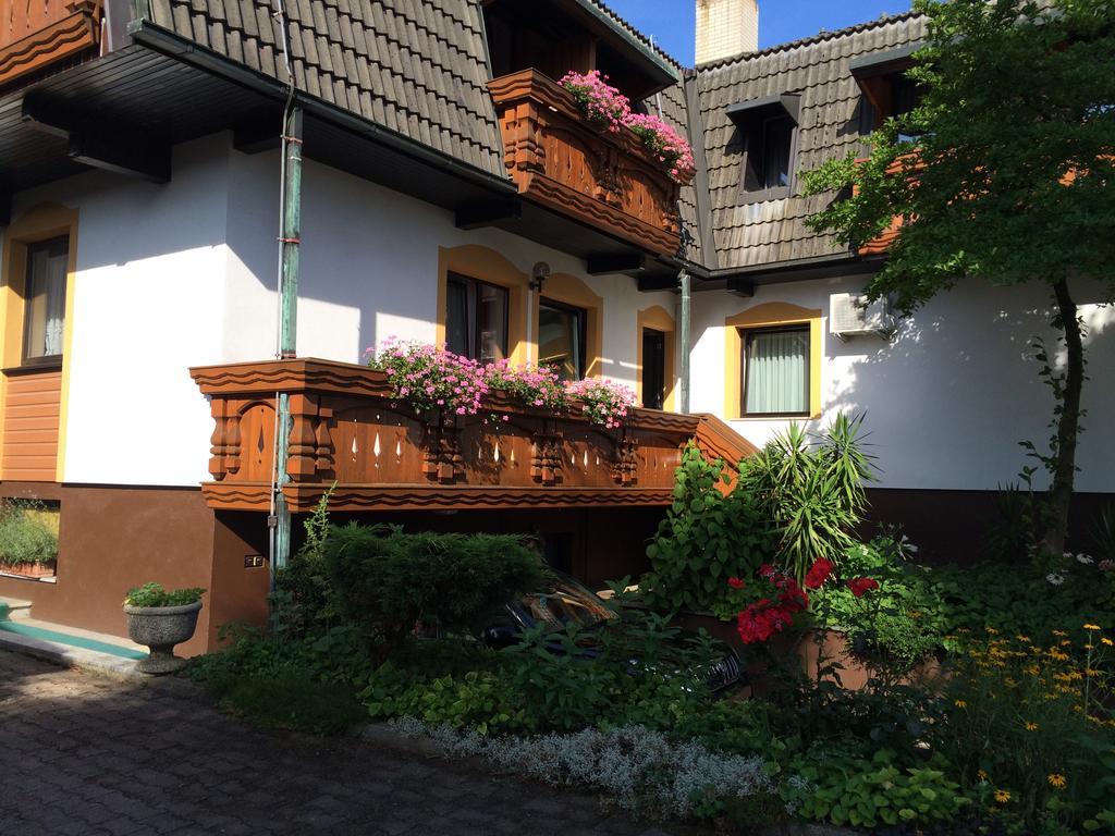 Bed and Breakfast Penzion Tavcar Laibach Exterior foto